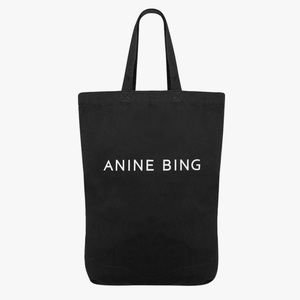 In search of this black tote!!
